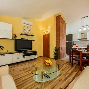 https://curic-apartment.splithotels.org